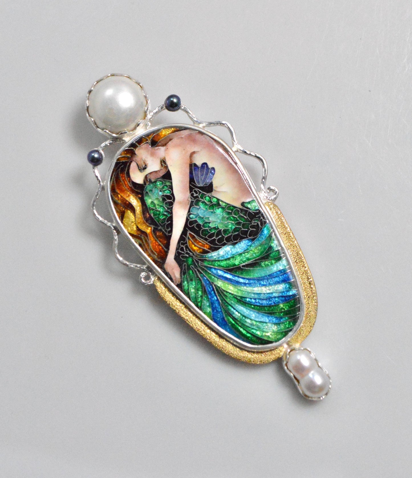 Redhaired mermaid daydreaming pendat with multicolor pearls. Mermaid gifts. Pearls. Mermaid jewelry. unique marine jewelry. Mermaid pendant